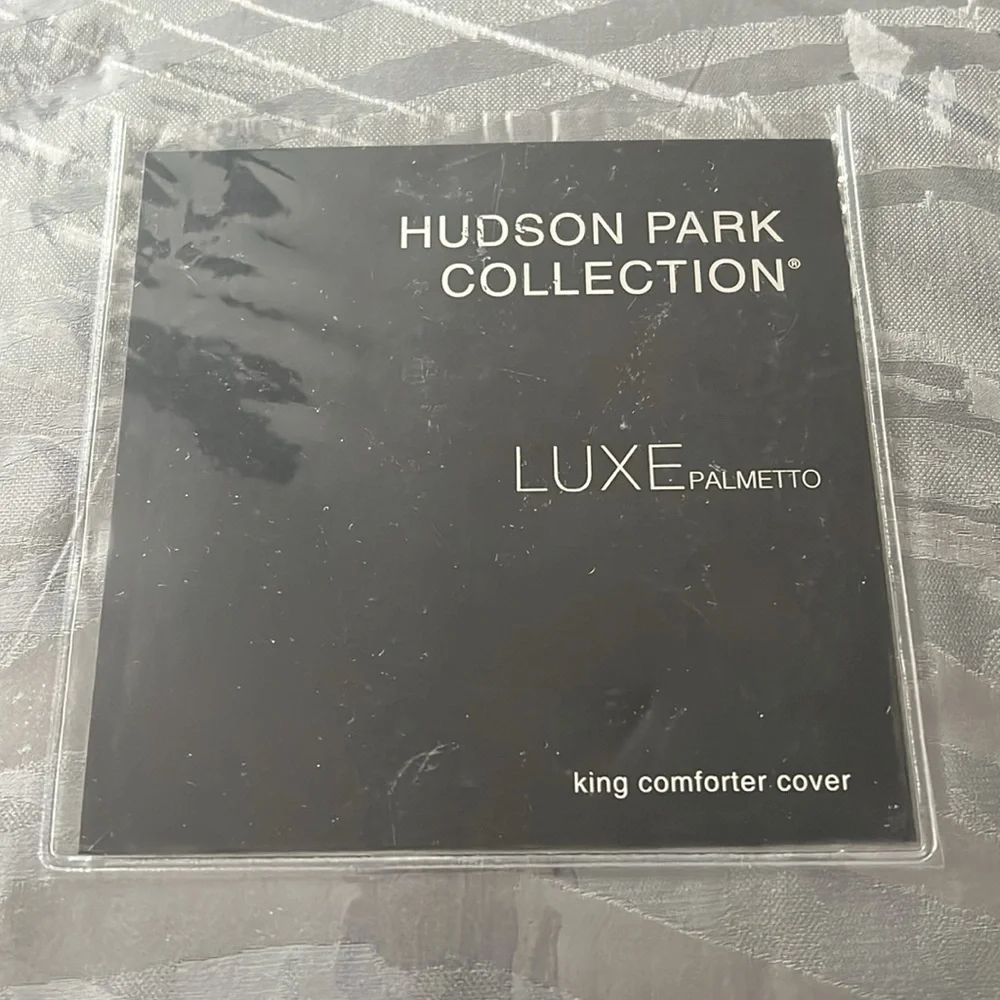 Hudson Park Collection Palmetto Cotton Silk Duvet Cover in Grey, King NEW